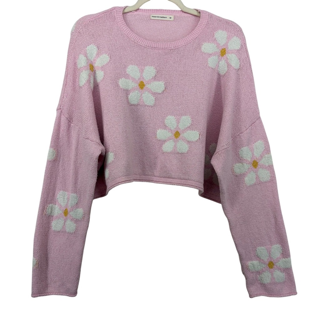 Moon & Madison Size Medium Pink Daisy Floral Cropped‎ Sweater Women Long Sleeve